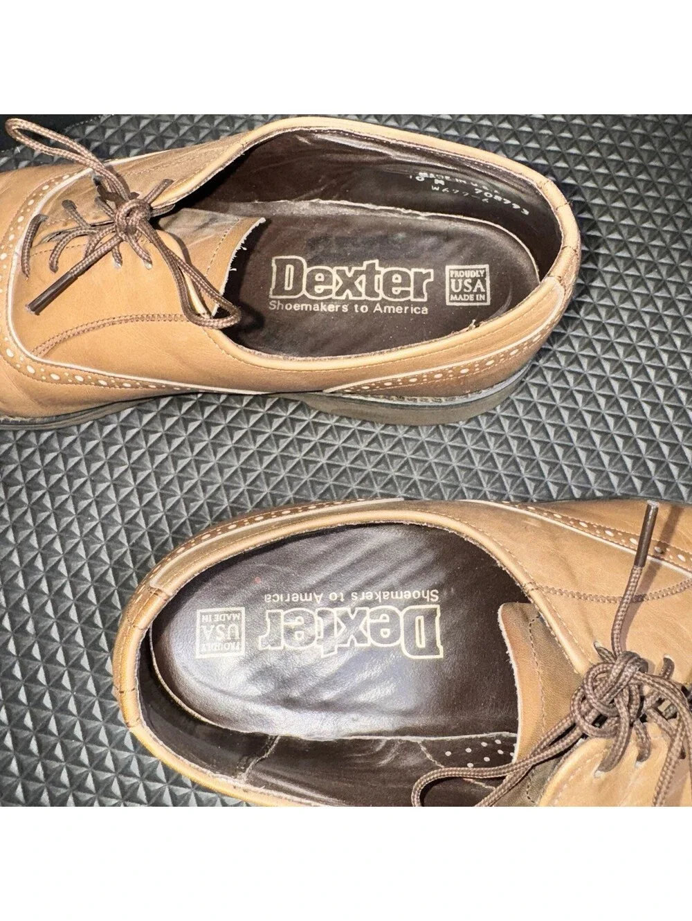 Vintage Dexter Men’s Dress Shoes 10M Tan Leather Cap Toe Oxford Vibram Sole USA
